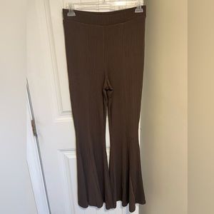 Brand new high-waisted ribbed flare pants. Brown size large. Fit true to size